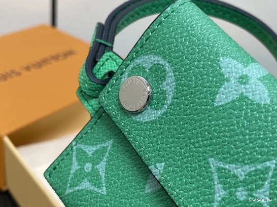 Card Holder Necklace-7.6*10*0.5CM VUITTON LOUIS 0802
